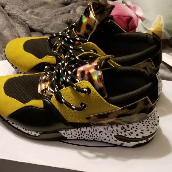 Shoe - Picture 5 of 8